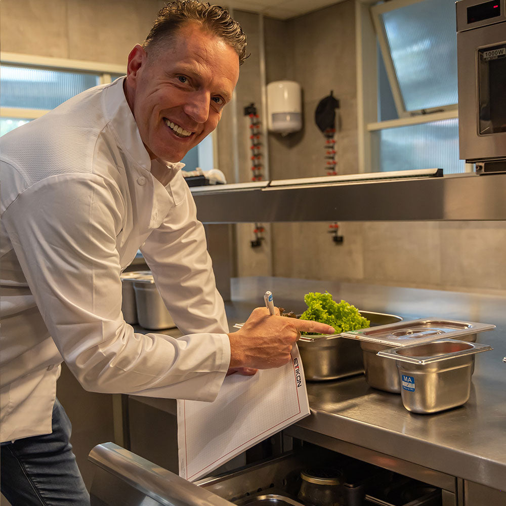 Rob Geus maandag sticker in keuken | EETikon